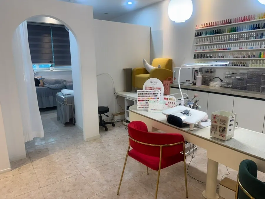 Interior decor of the Jsu Beauty salon