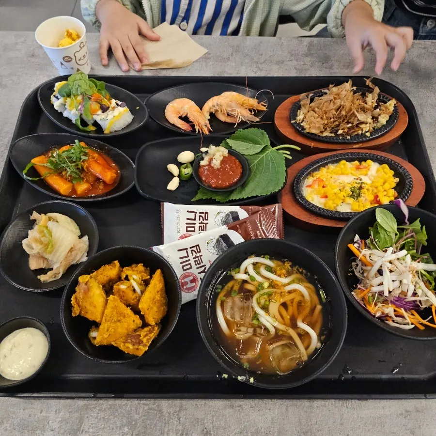 모둠회 전에 차려진 기본 스끼다시 한 상
