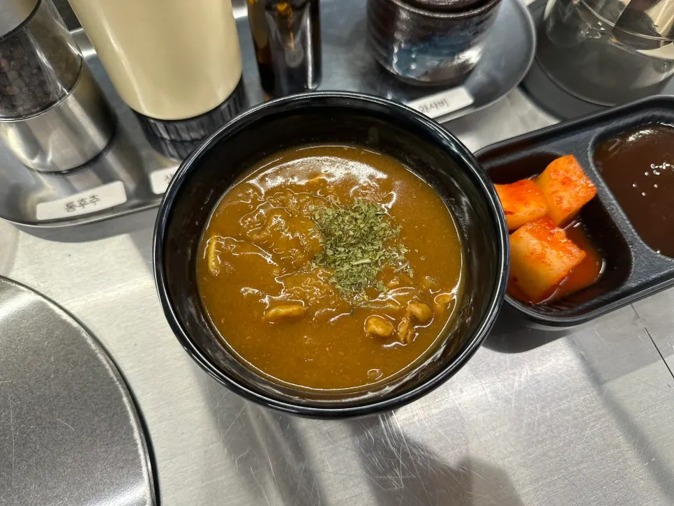 Meat curry and tonkatsu set