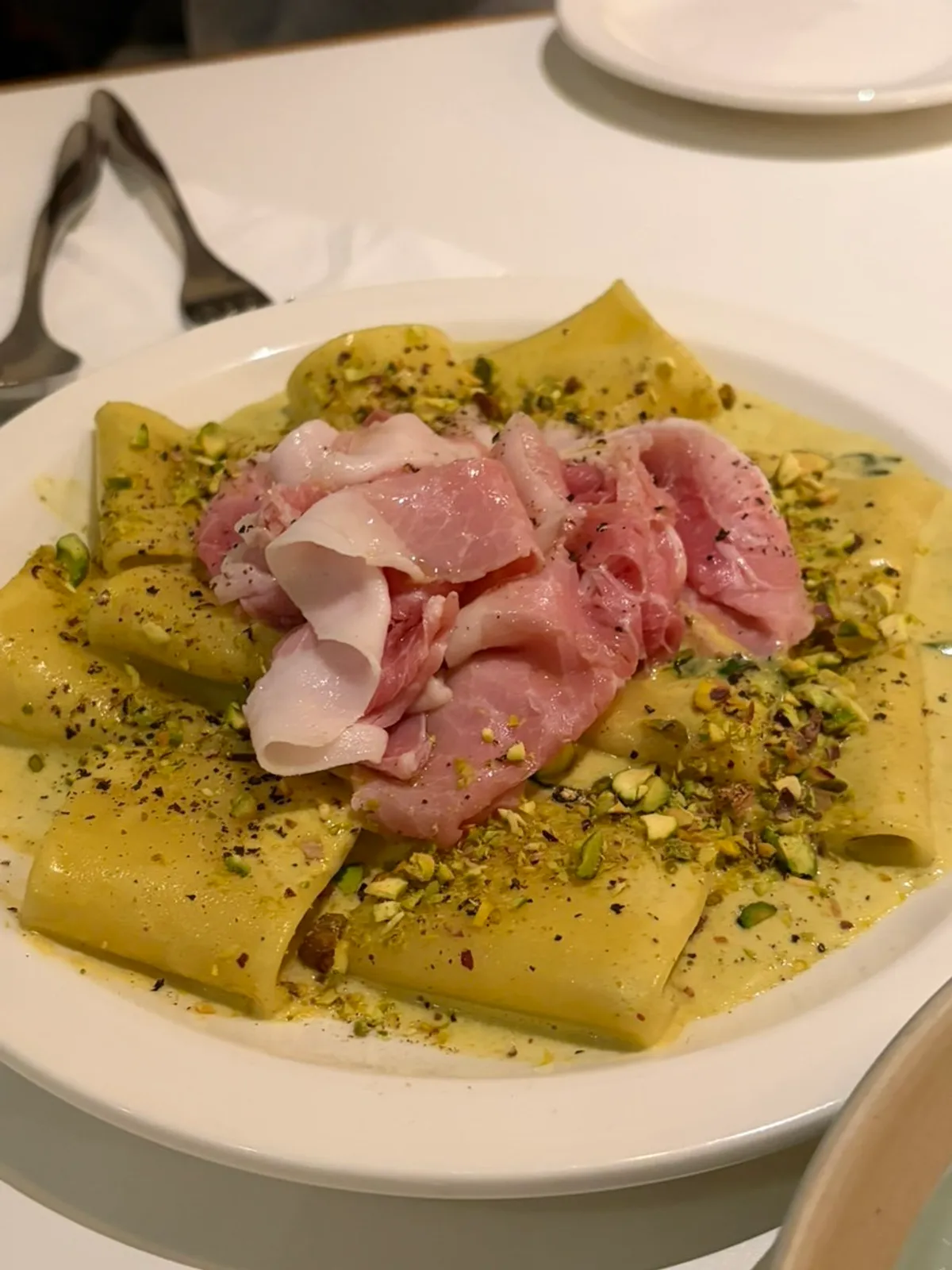 Pasta butter base dengan jambon babi hitam buatan sendiri
