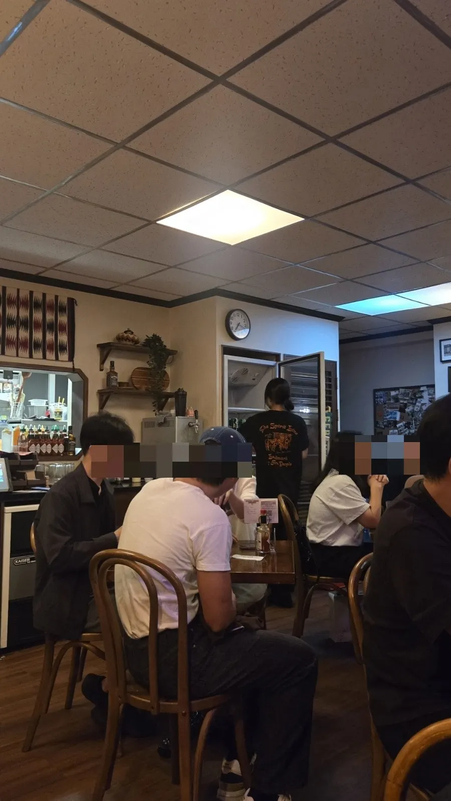 外国顾客也常光顾的Freewill Pizza室内氛围