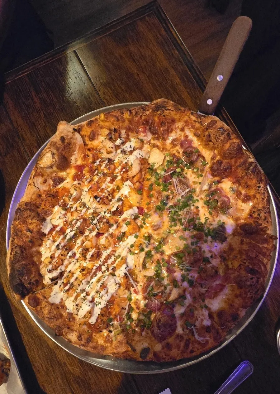 Freewill Pizza与辣鸡虾披萨的半半组合