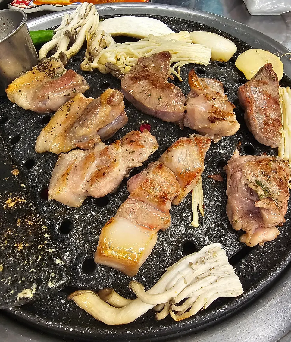 Meat grilling together with the extra mushroom order
