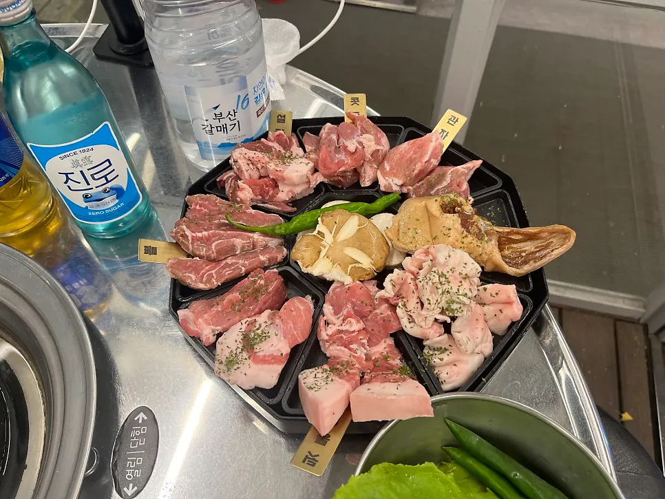 Basic side dishes and vegetables served at the table