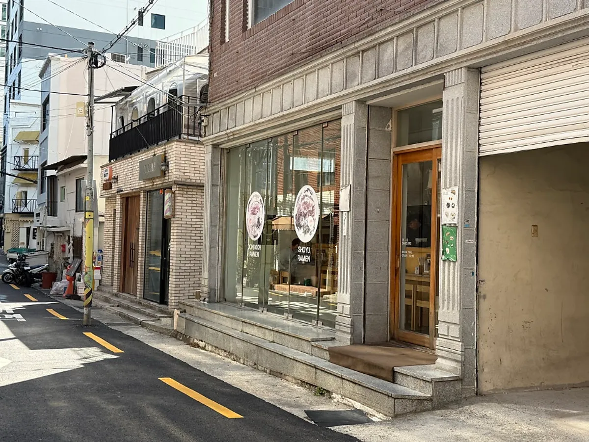 Exterior of Ryusenso near Jeonpo Station