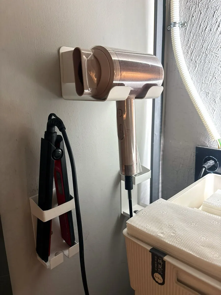 Curling iron and hair dryer provided in the Rigo Susan restroom