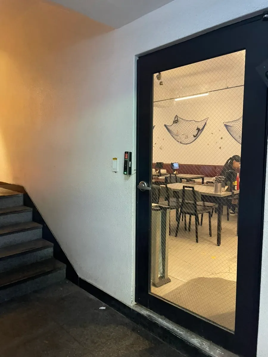 Entrance to Rigo Susan, an aged sashimi bar near Jeonpo Station