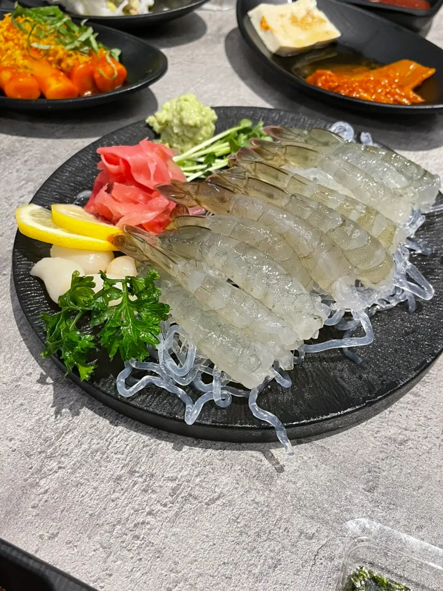 Shrimp meat with the heads already separated by staff