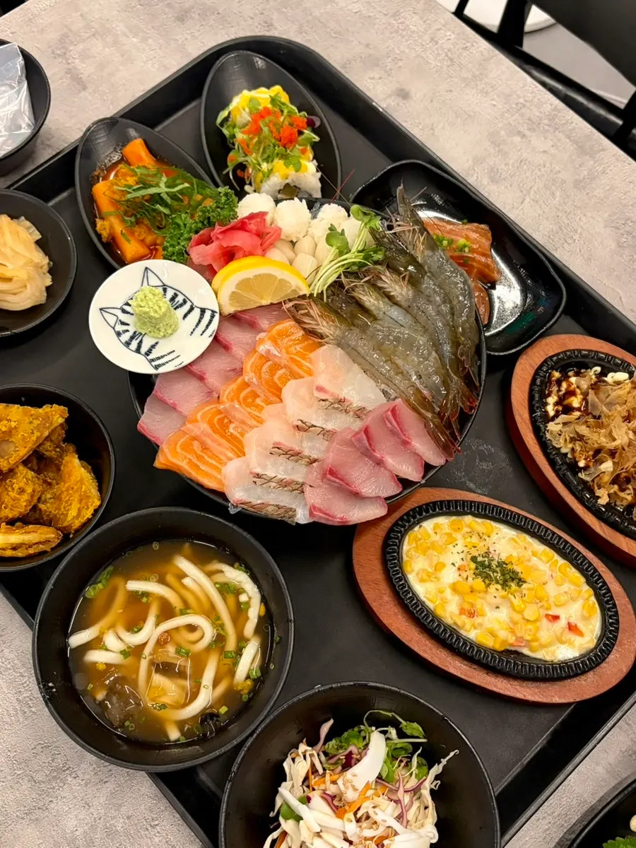 Table set and ready for the sashimi to arrive