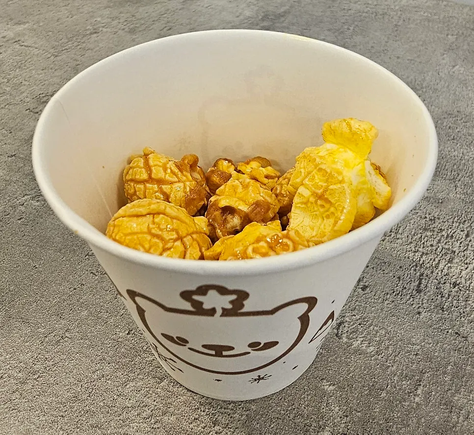 Cider and caramel popcorn ordered instead of soju