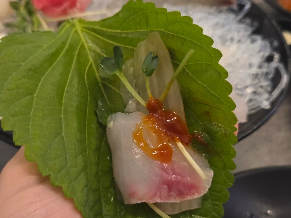 Mini sushi made with aged sashimi
