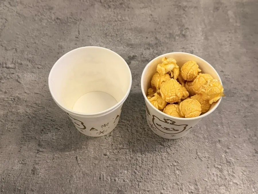 테이블 가득 차려진 리고수산 기본 상차림