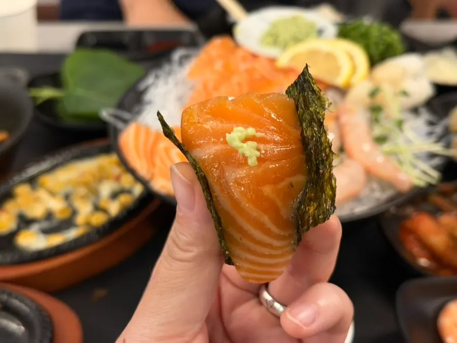 김에 올려 먹는 연어회