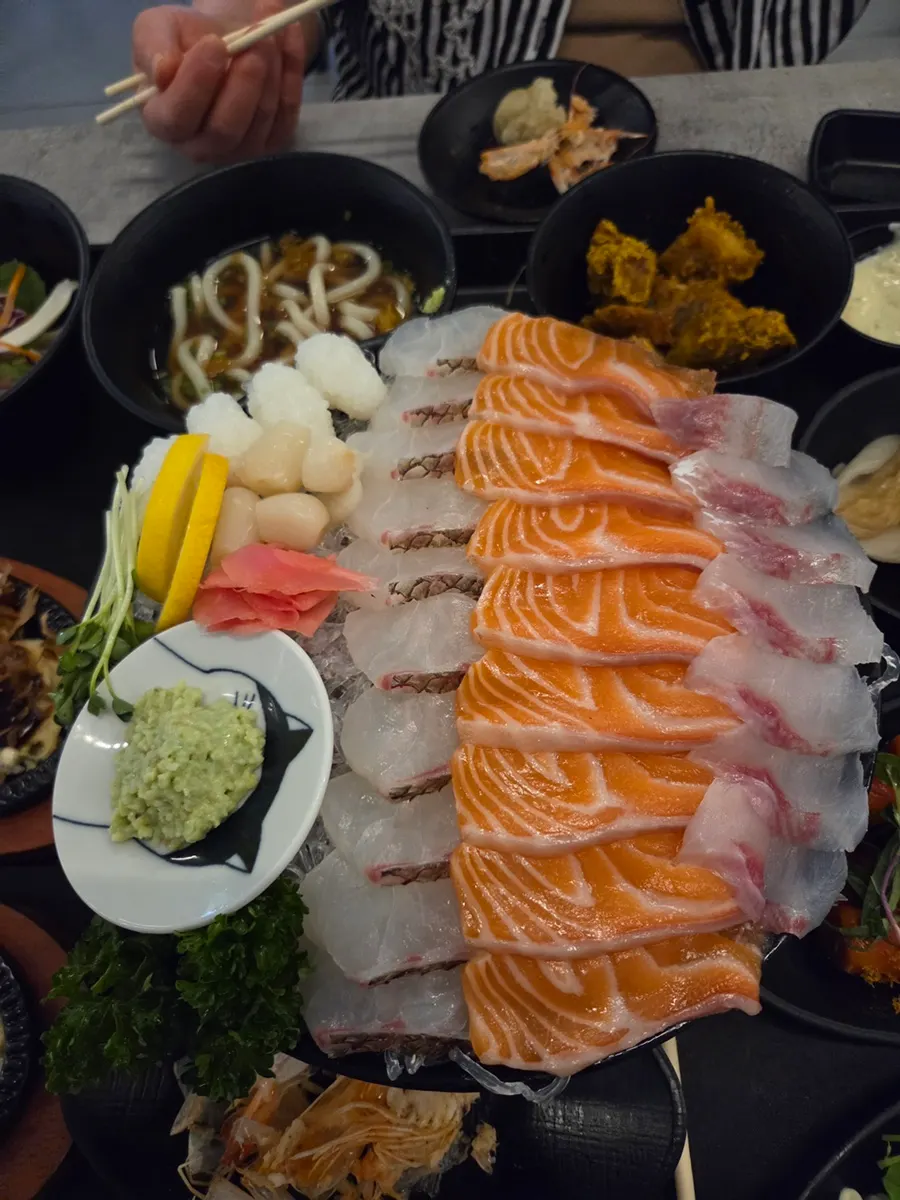 Thick slices of salmon and sea bream in an assorted aged sashimi platter