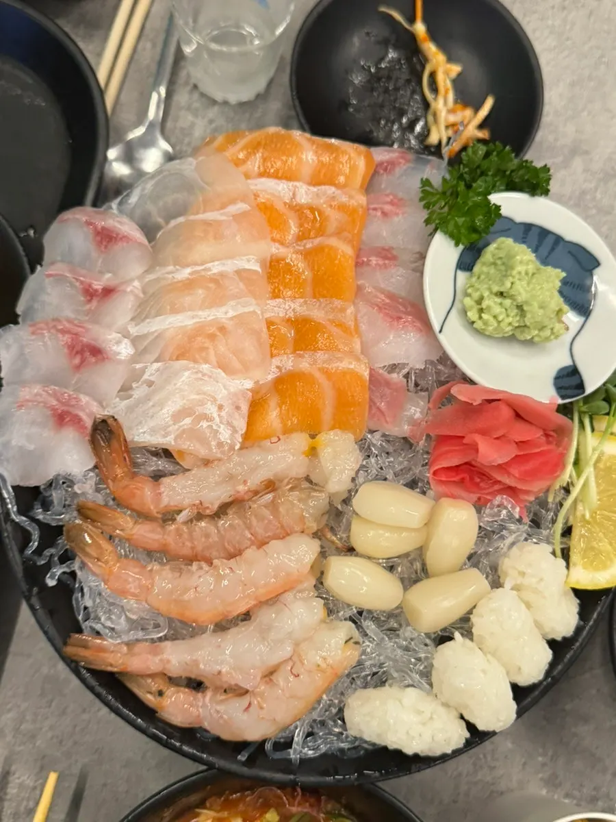 쫀득한 달마새우회 한 점