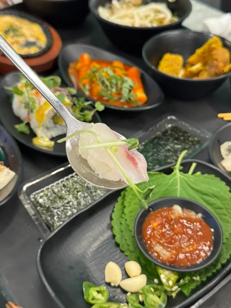 서비스로 나온 초밥밥 4피스