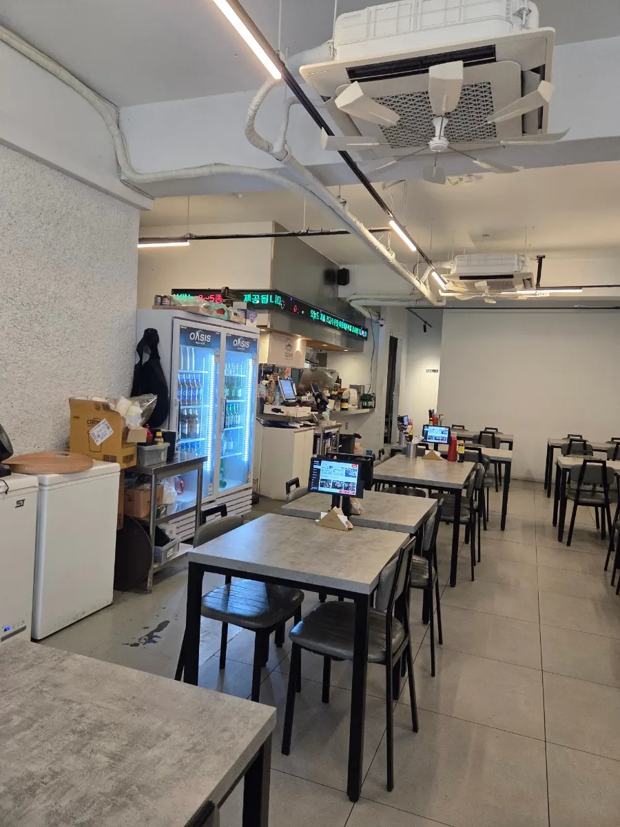 Generously spaced table seating at Rigo Susan