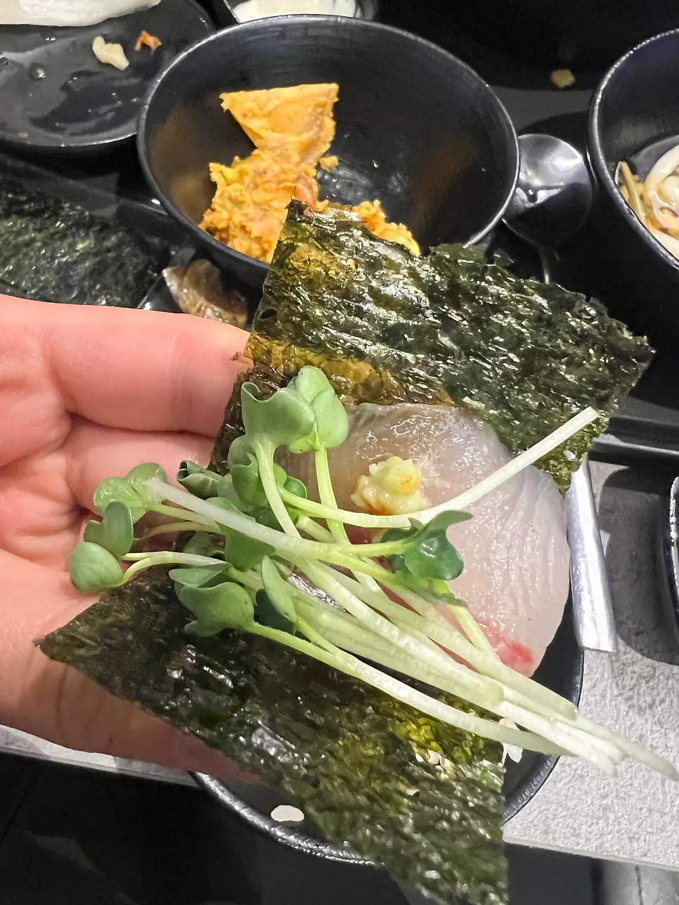 깻잎에 싸 먹는 회