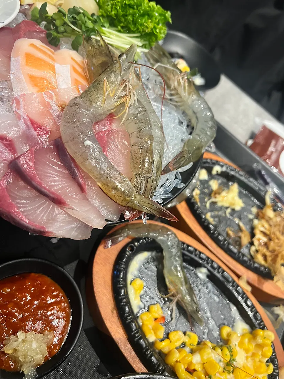 건더기 푸짐한 매운탕과 공기밥