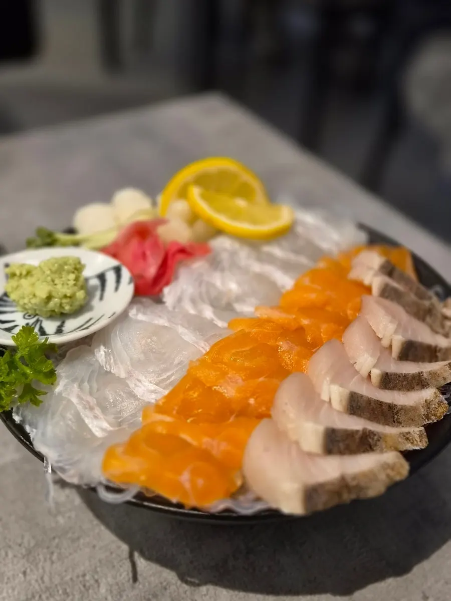 Assorted sashimi set with flounder, salmon, and Spanish mackerel