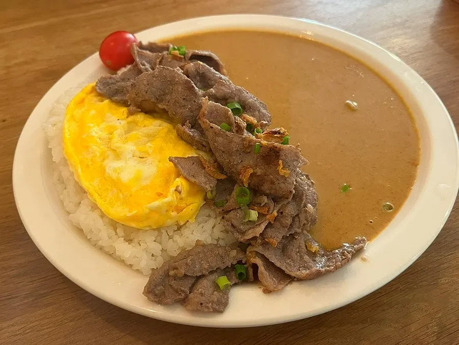 차돌박이와 크림 카레를 섞은 한 숟갈