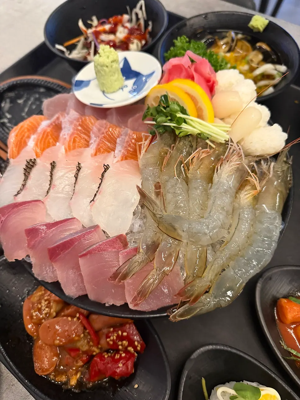 Caramel popcorn served as a sashimi restaurant side dish