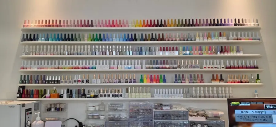 Nail treatment in progress at Jsu Beauty Eyelash & Nail, Seomyeon Branch