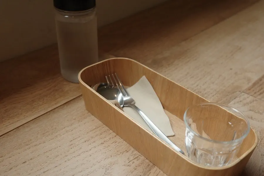 거울이 있는 창가 다찌석