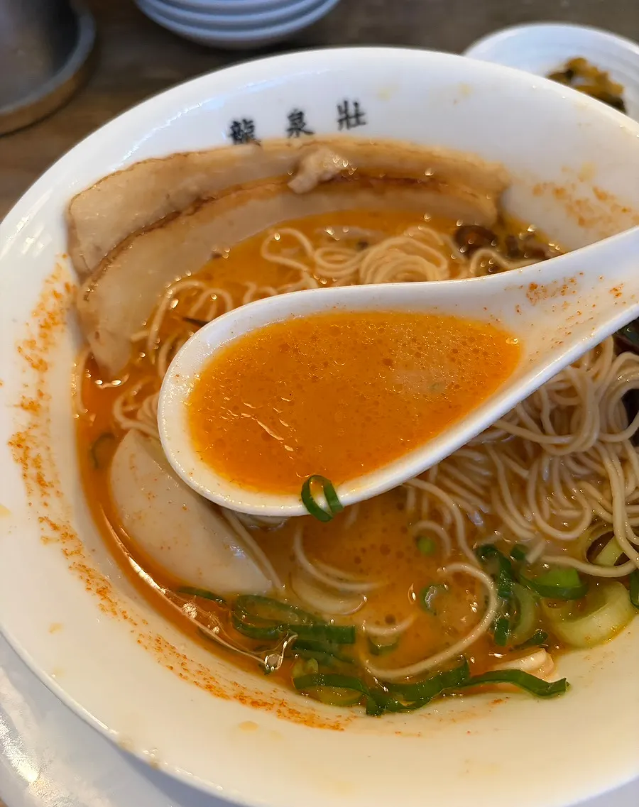 Thin, firm noodles in kara ramen