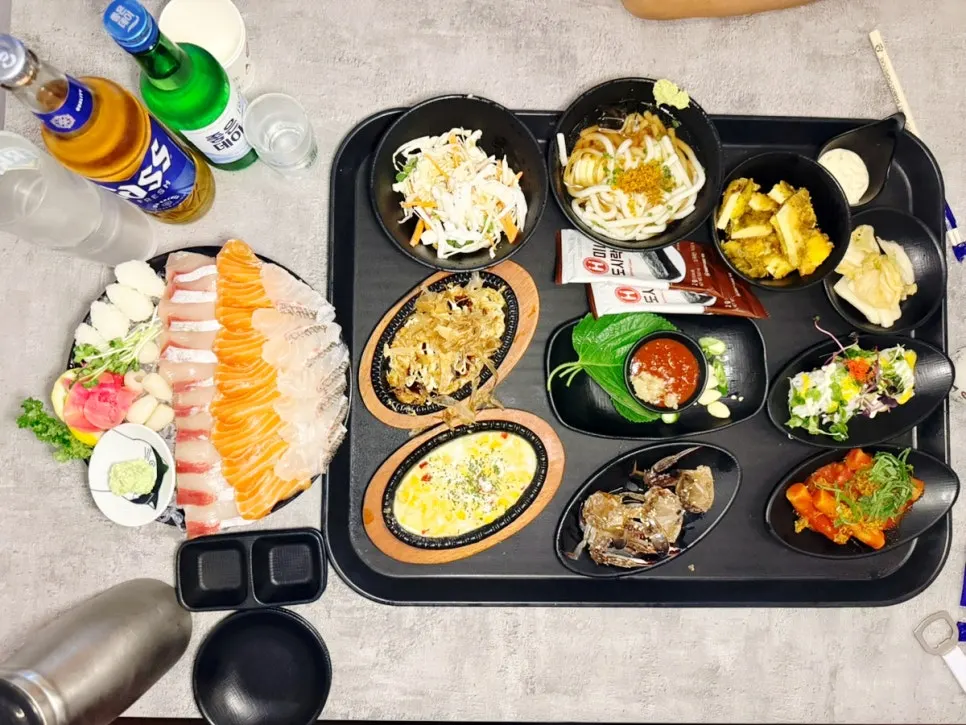 활어 숙성 모듬회 한판과 소주 맥주 주문 한 상