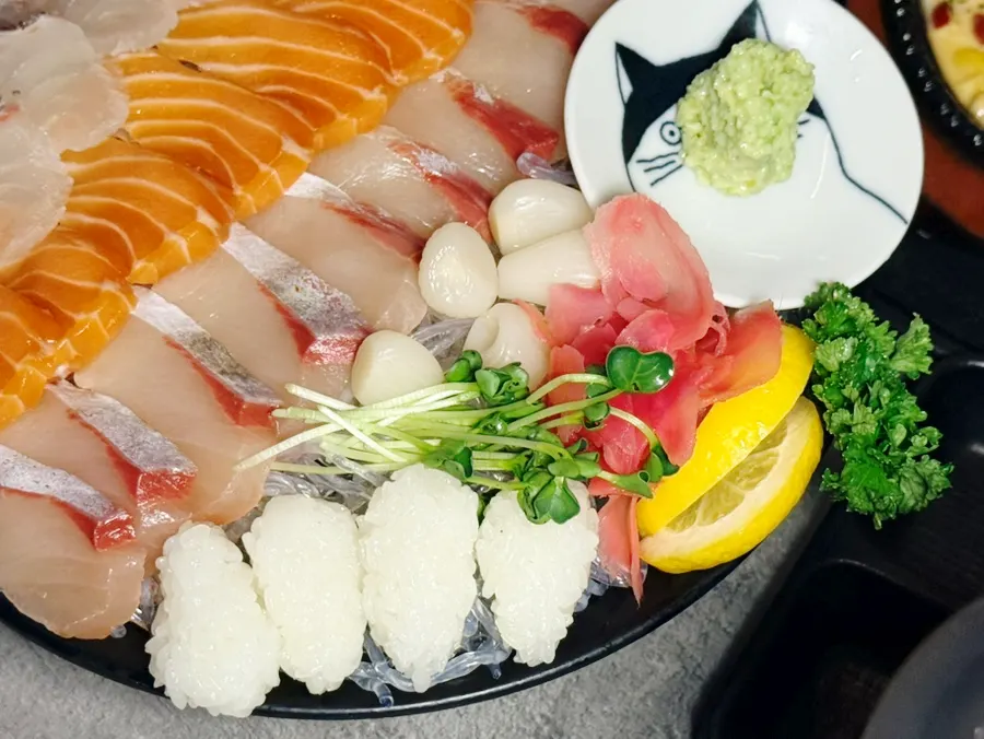 모듬회 접시 가까이 본 모습