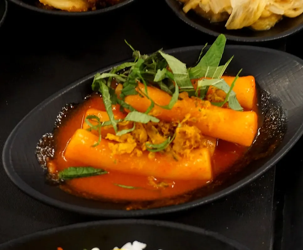 스끼다시로 나온 떡볶이