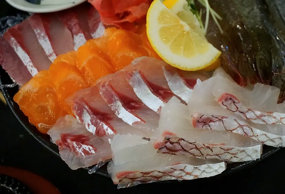 방어 연어 밀치 참돔 모듬회 소 구성
