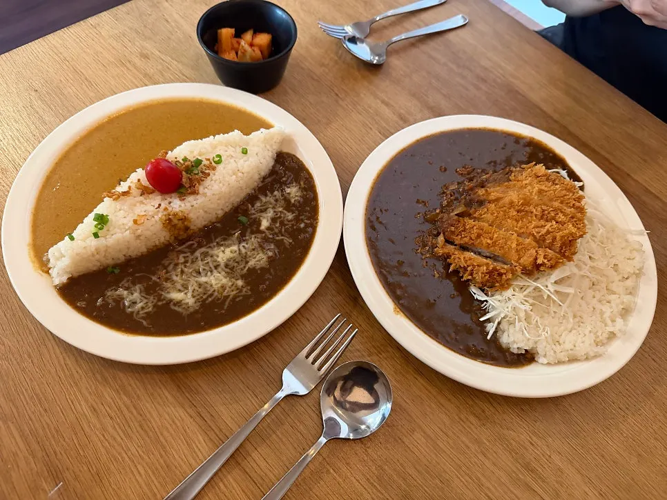 Curry meal paired with a drink