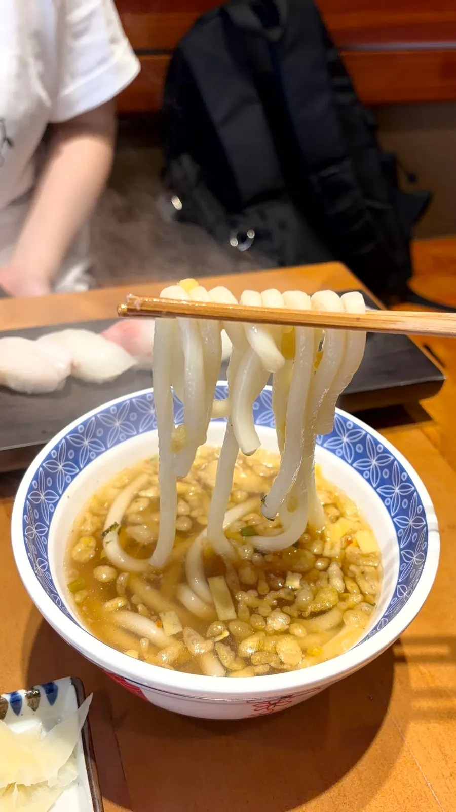 아귀간을 올린 새우초밥
