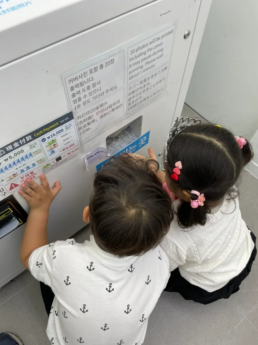 표지 사진 3개 중 하나를 고르는 화면