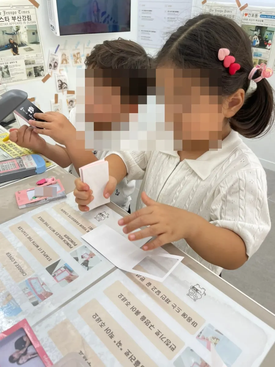 스테이플러와 펀치로 플립북 꾸미기