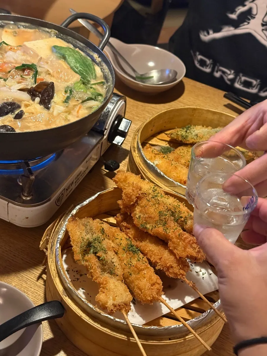 국물을 머금은 두부와 토마토 나베