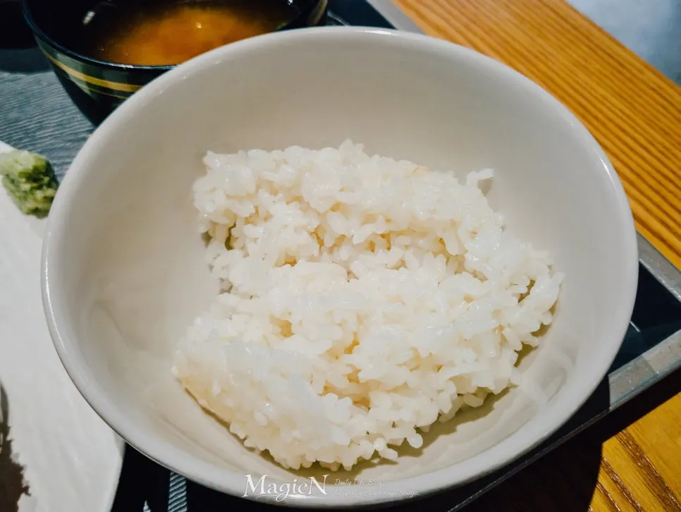 Side curry with a bowl of rice and tonjiru