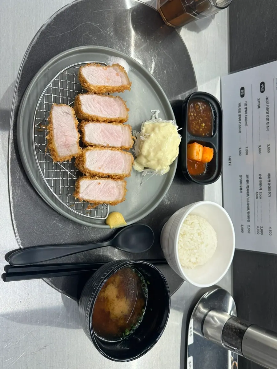 A tonkatsu meal at the pleasant Hets Jeonpo Branch