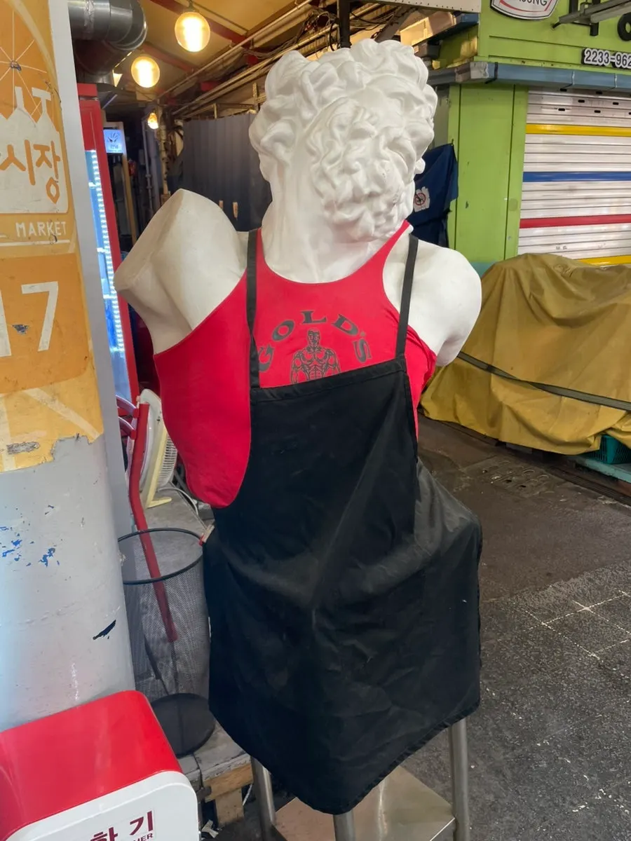 Statue placed outside Jjeojeoseu