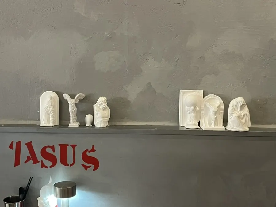 Object displayed inside Jjeojeoseu
