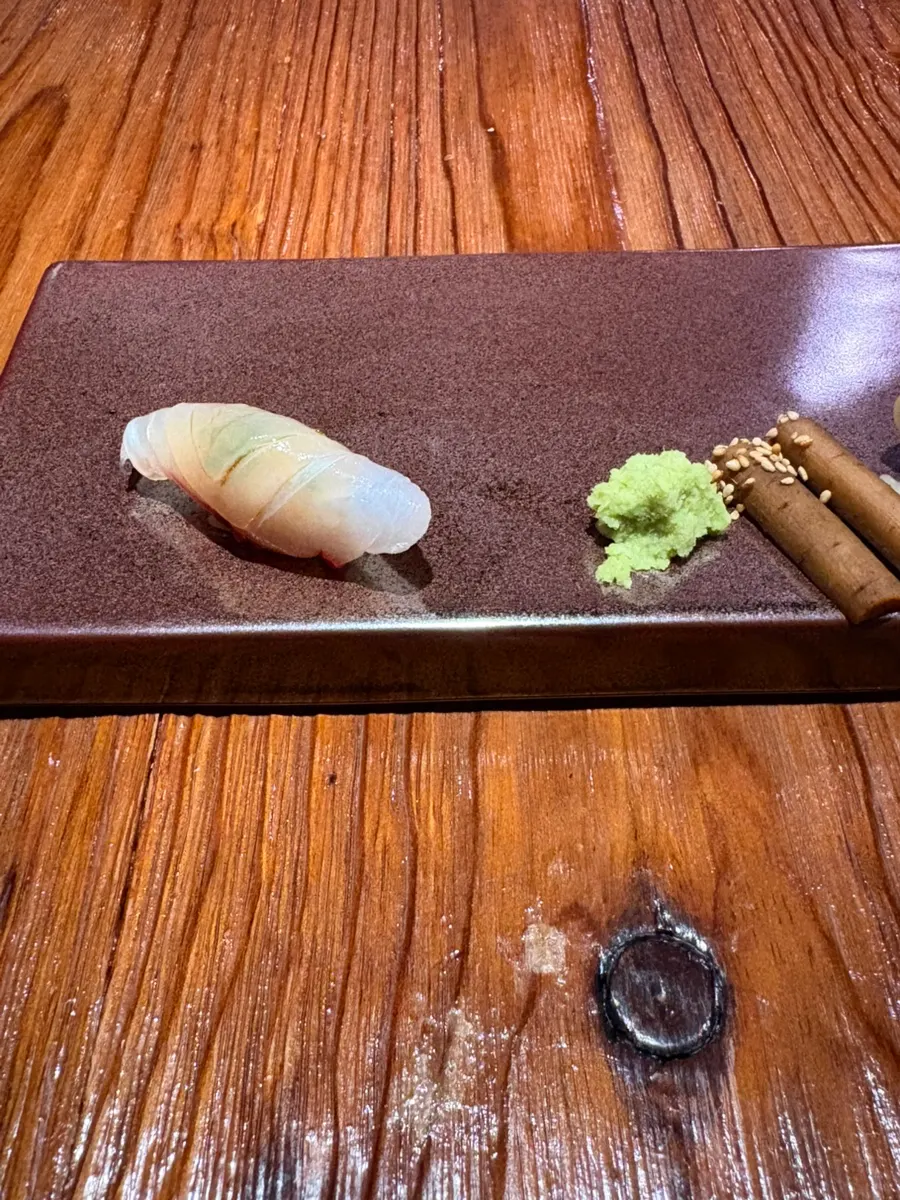 Sushi shaped with acidic sushi rice