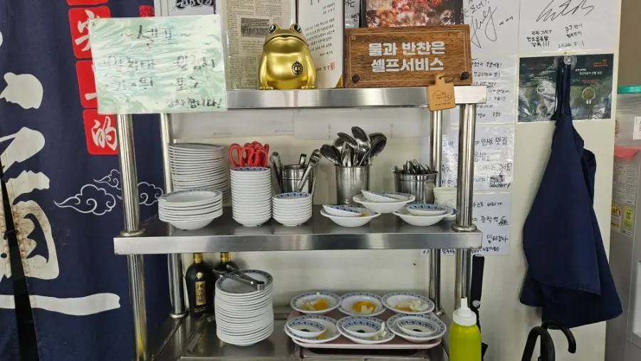 테이블 위 QR코드 주문 안내