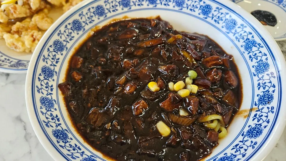 차돌짬뽕과 짜장면, 레몬탕수육 한상