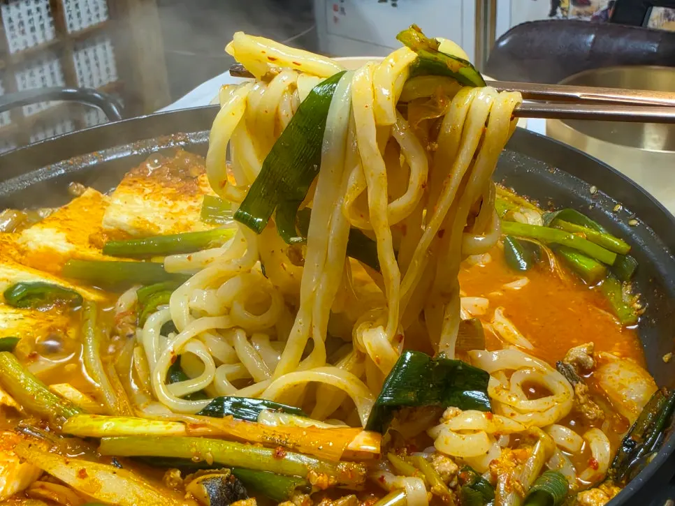 두루치기 양념에 넣은 칼국수 사리