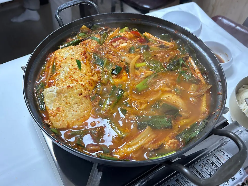 대파와 손두부가 들어간 두루치기 냄비
