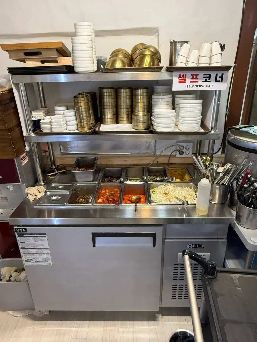 Self-serve side dish bar