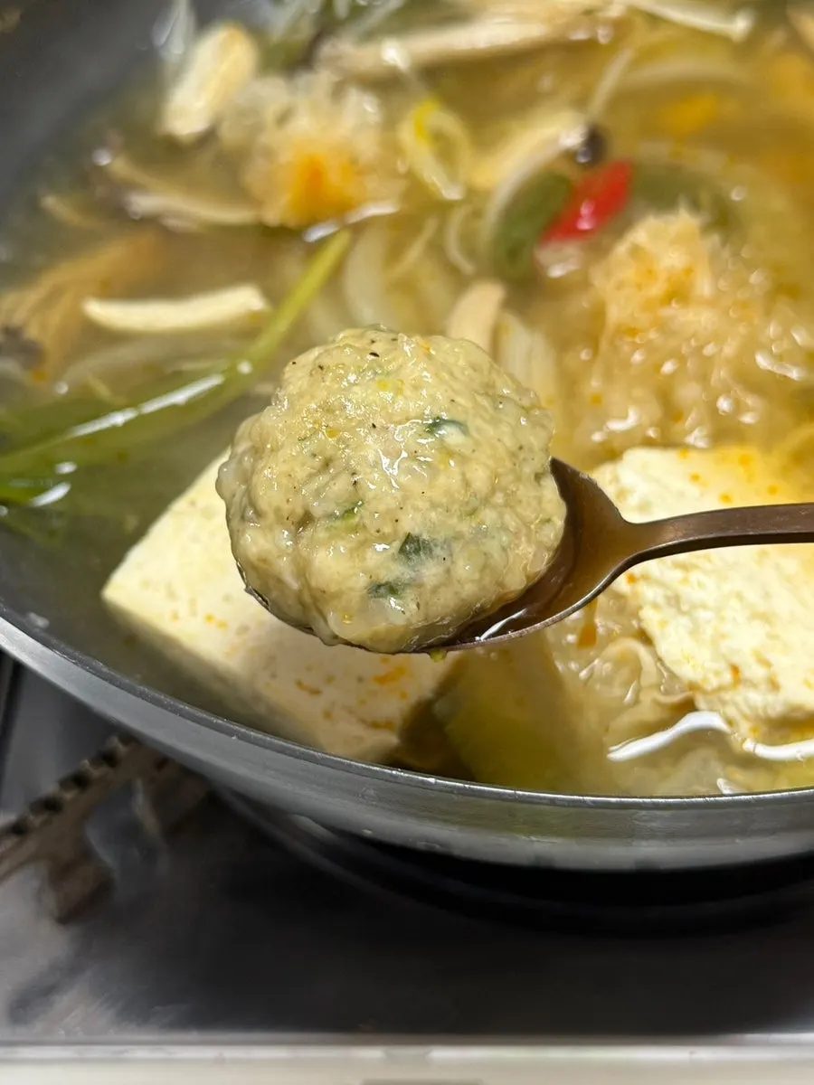 Rolled meat dumplings in the hot pot