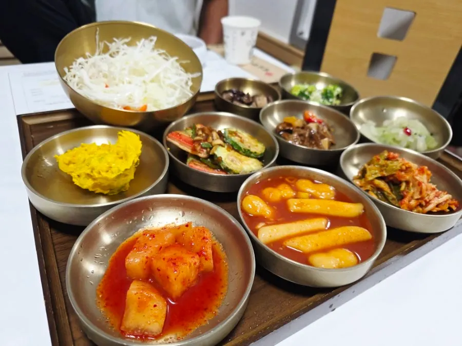 테이블 태블릿으로 주문한 감나무손두부전골 칼칼한맛